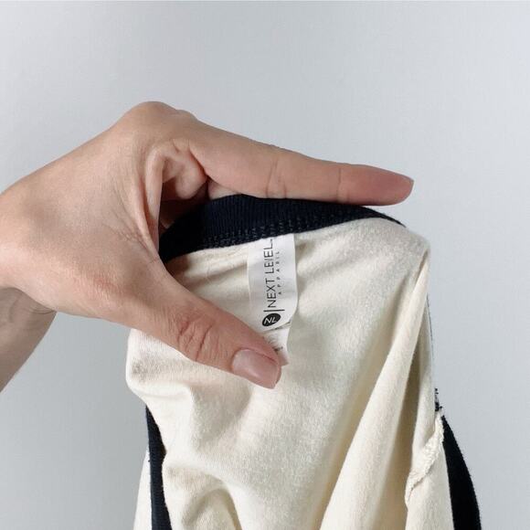 Beach People Contrast Trim Navy and Cream Short Sleeve T-Shirt Size Medium - Picture 3 of 3